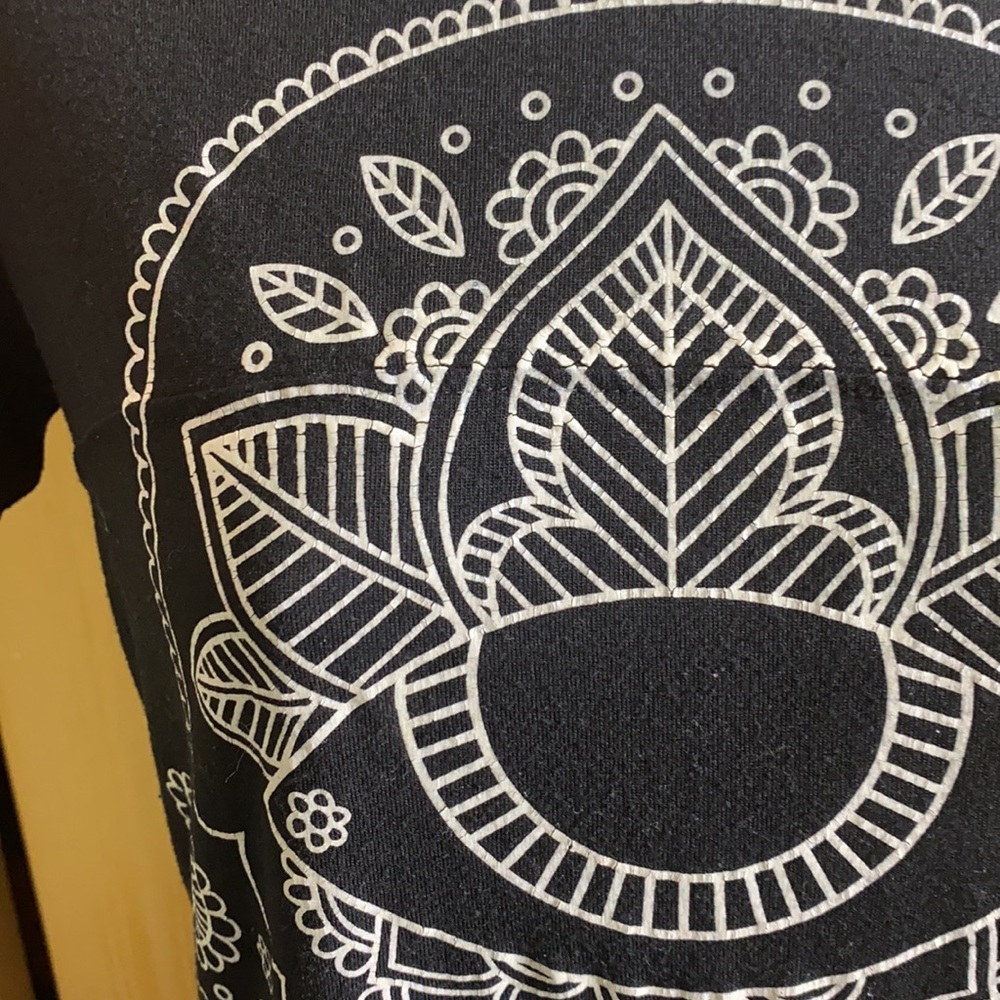 Shirt - Picture 3 of 4